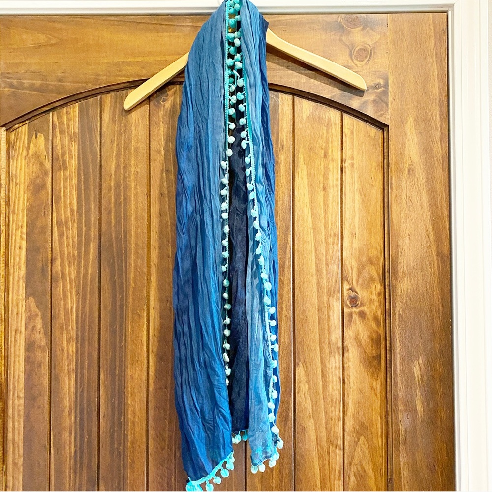 Scarf ombré with poms